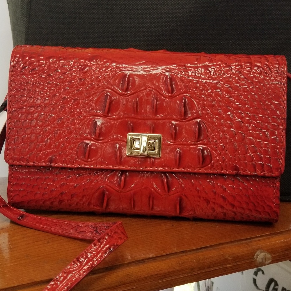 Kennedy crossbody in scarlet